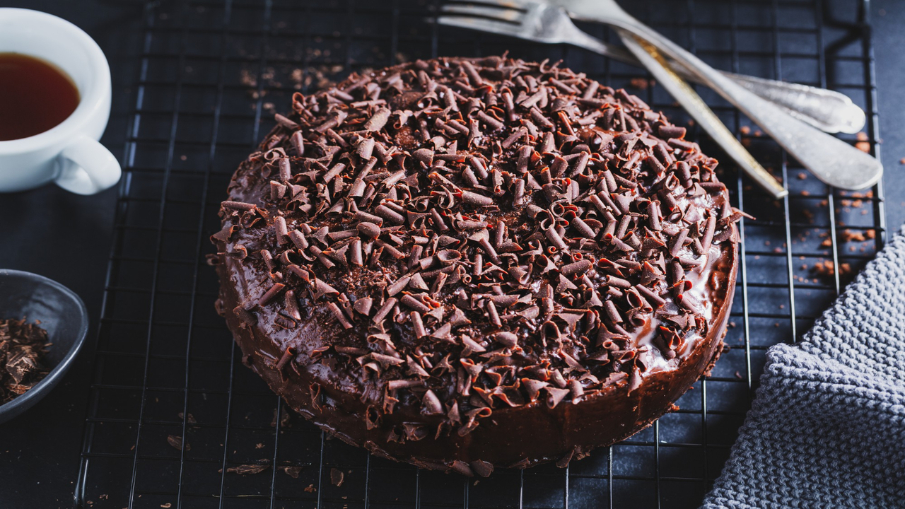 Bolo Molhadinho com Brigadeiro: Passo a Passo para um Doce Perfeito