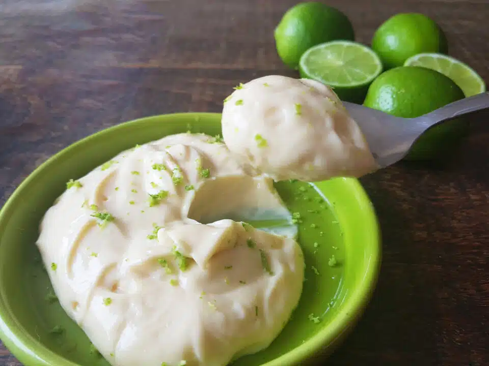 Mousse de limão sobremesa leve e irresistível